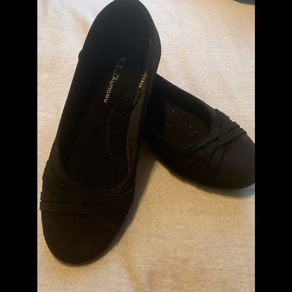 Great black flats w/ cross cross embellishment